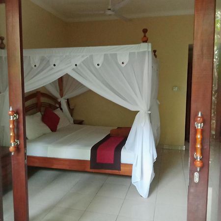 Pondok Aldi Hostel Amed Exteriör bild