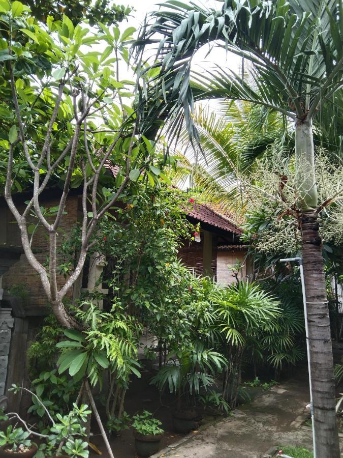 Pondok Aldi Hostel Amed Exteriör bild