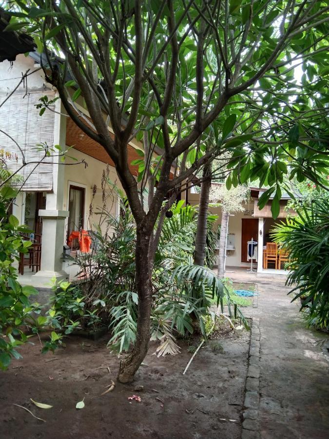 Pondok Aldi Hostel Amed Exteriör bild