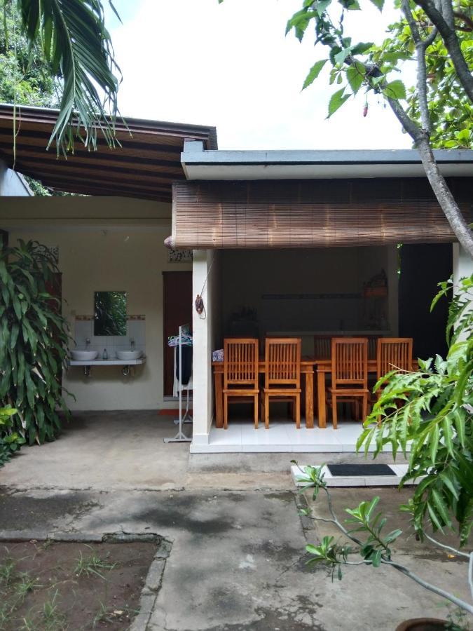 Pondok Aldi Hostel Amed Exteriör bild
