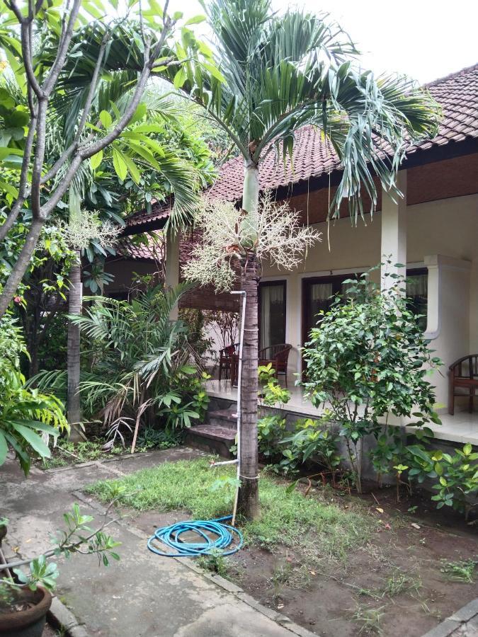 Pondok Aldi Hostel Amed Exteriör bild