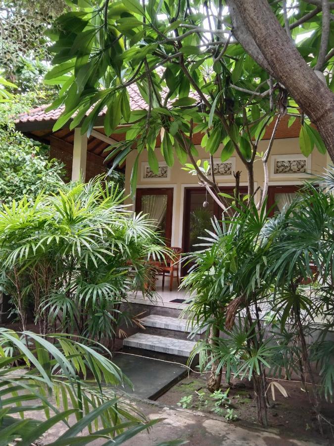 Pondok Aldi Hostel Amed Exteriör bild