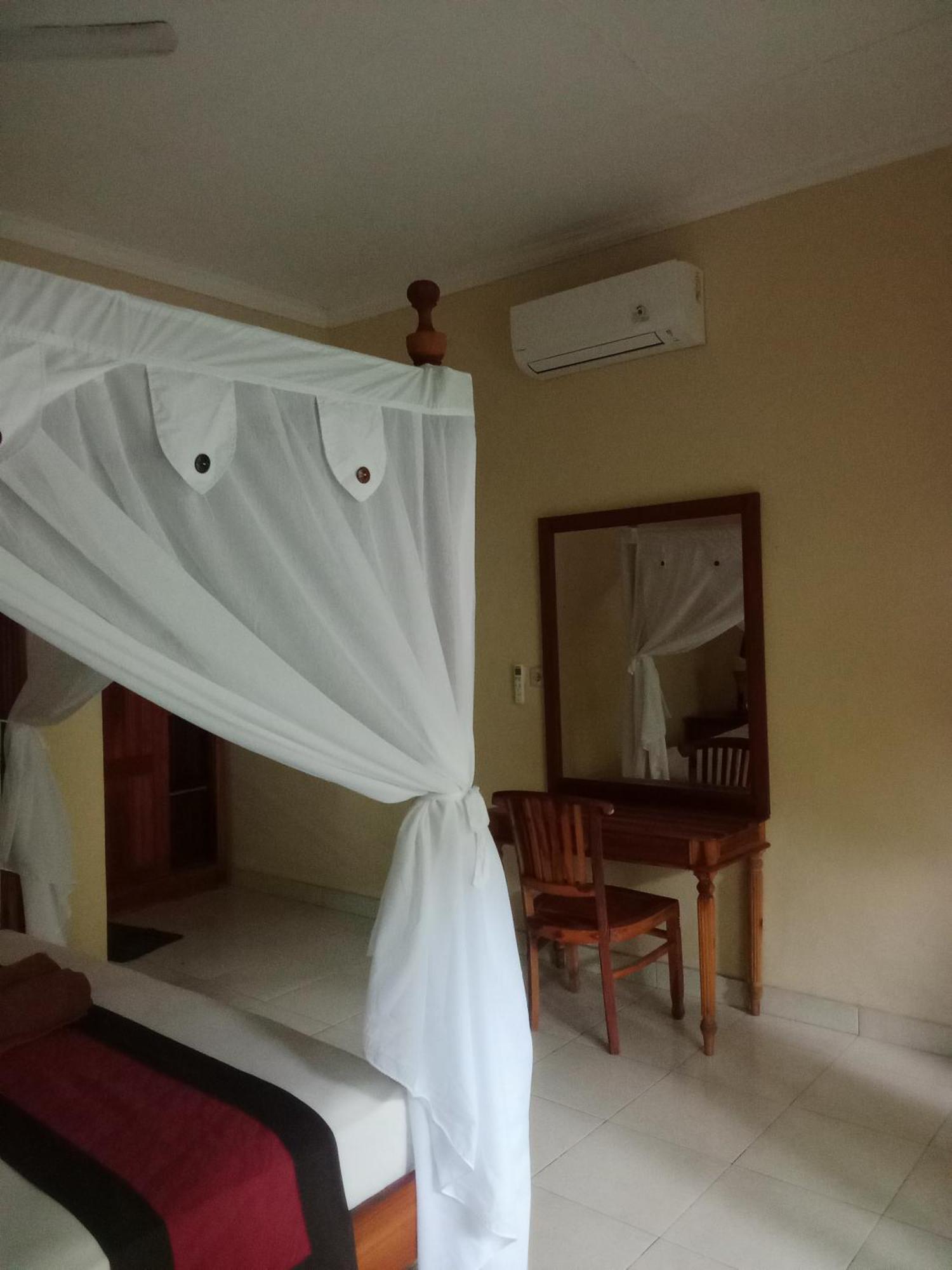 Pondok Aldi Hostel Amed Exteriör bild