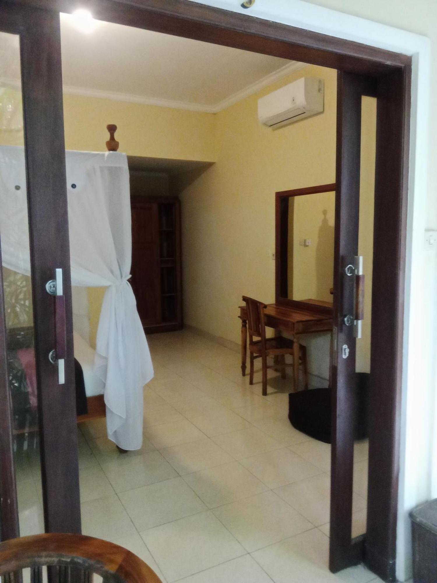 Pondok Aldi Hostel Amed Exteriör bild