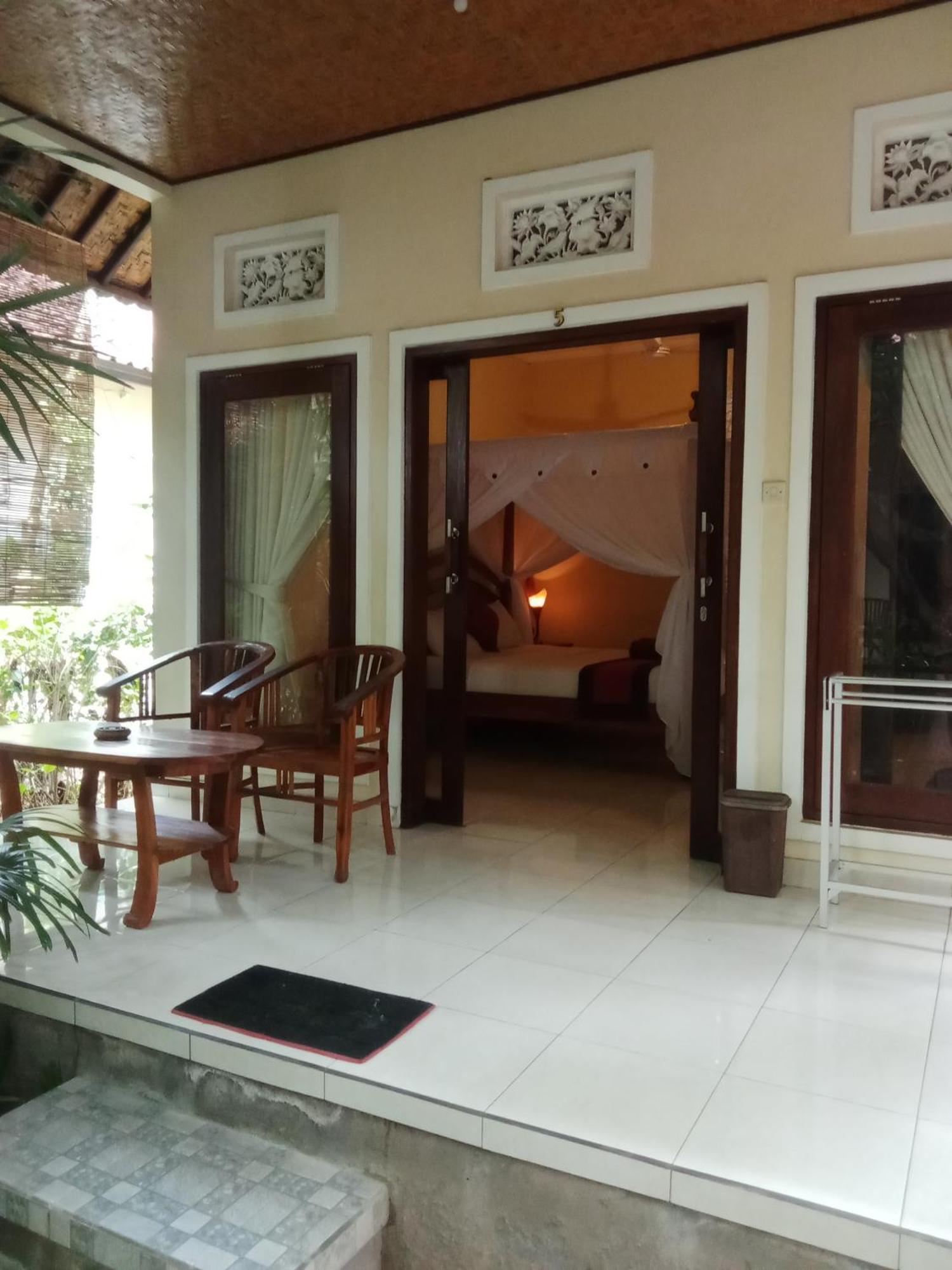 Pondok Aldi Hostel Amed Exteriör bild