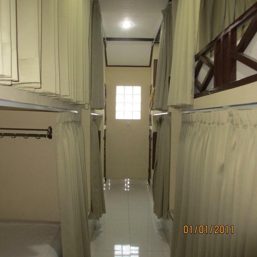 Pondok Aldi Hostel Amed Exteriör bild