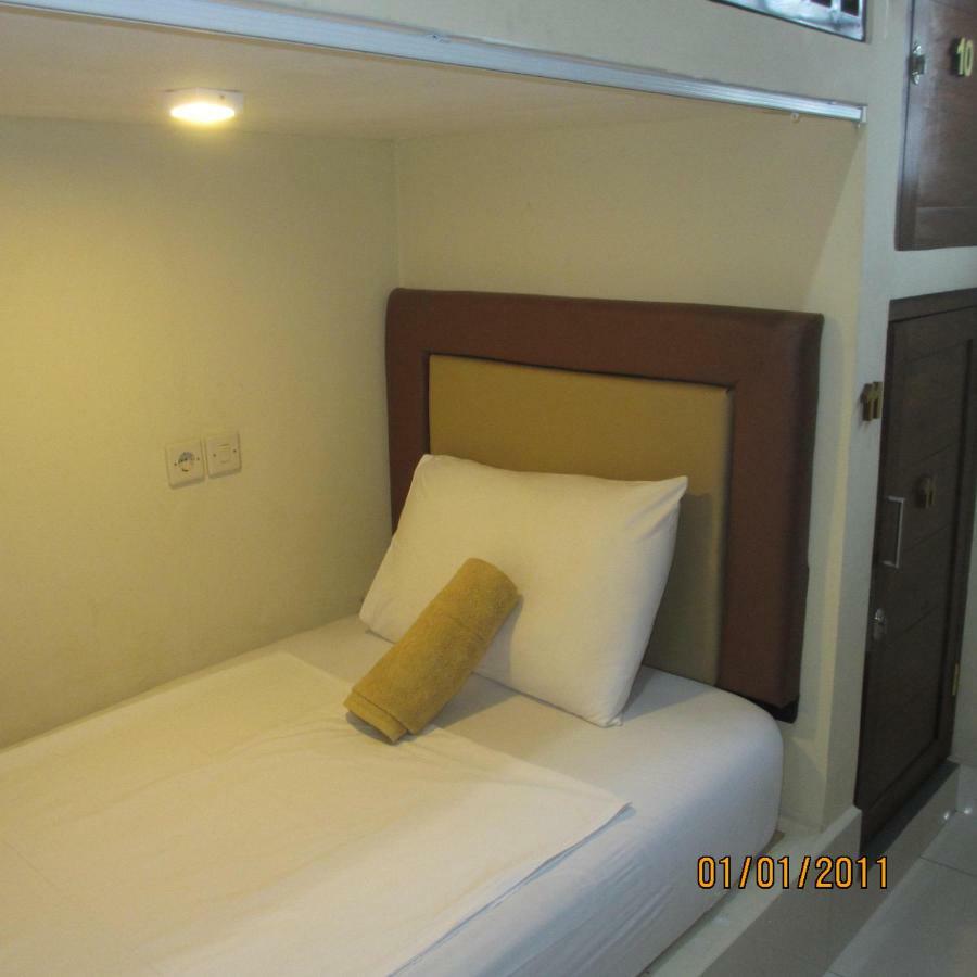 Pondok Aldi Hostel Amed Exteriör bild
