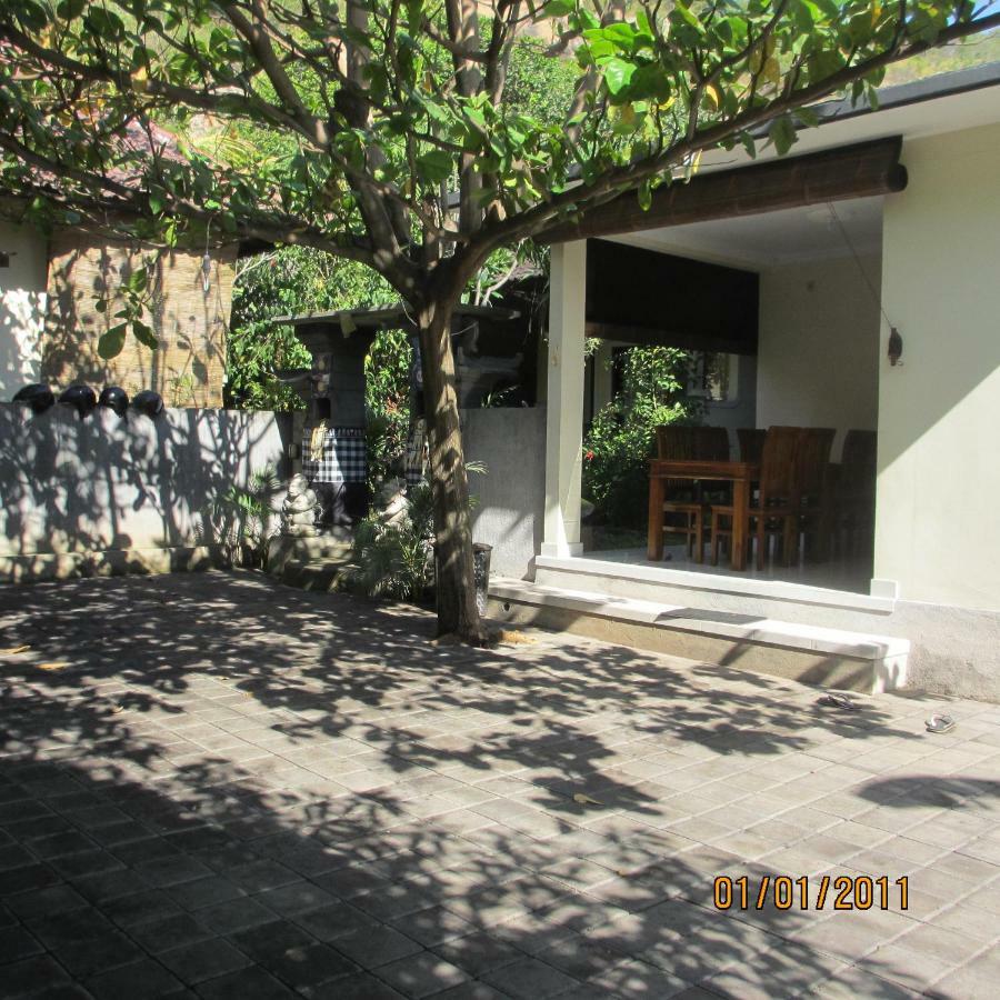 Pondok Aldi Hostel Amed Exteriör bild