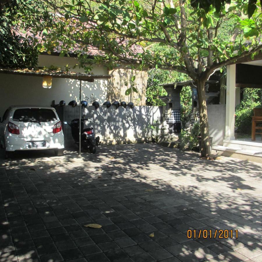 Pondok Aldi Hostel Amed Exteriör bild
