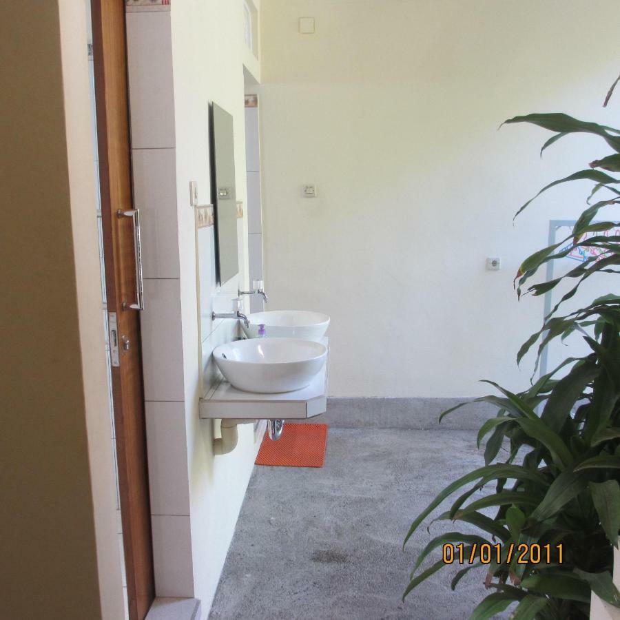 Pondok Aldi Hostel Amed Exteriör bild