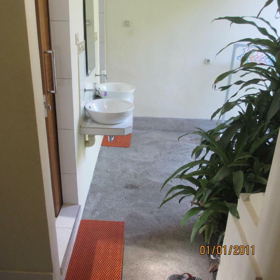 Pondok Aldi Hostel Amed Exteriör bild