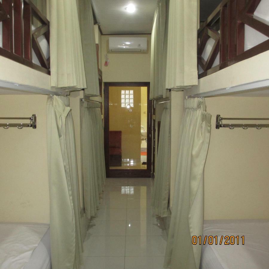 Pondok Aldi Hostel Amed Exteriör bild